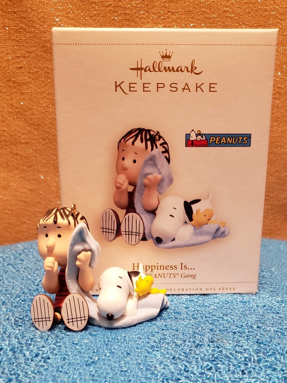 Hallmark Peanuts Snoopy & Linus Figurine with Light Blue Blanket.